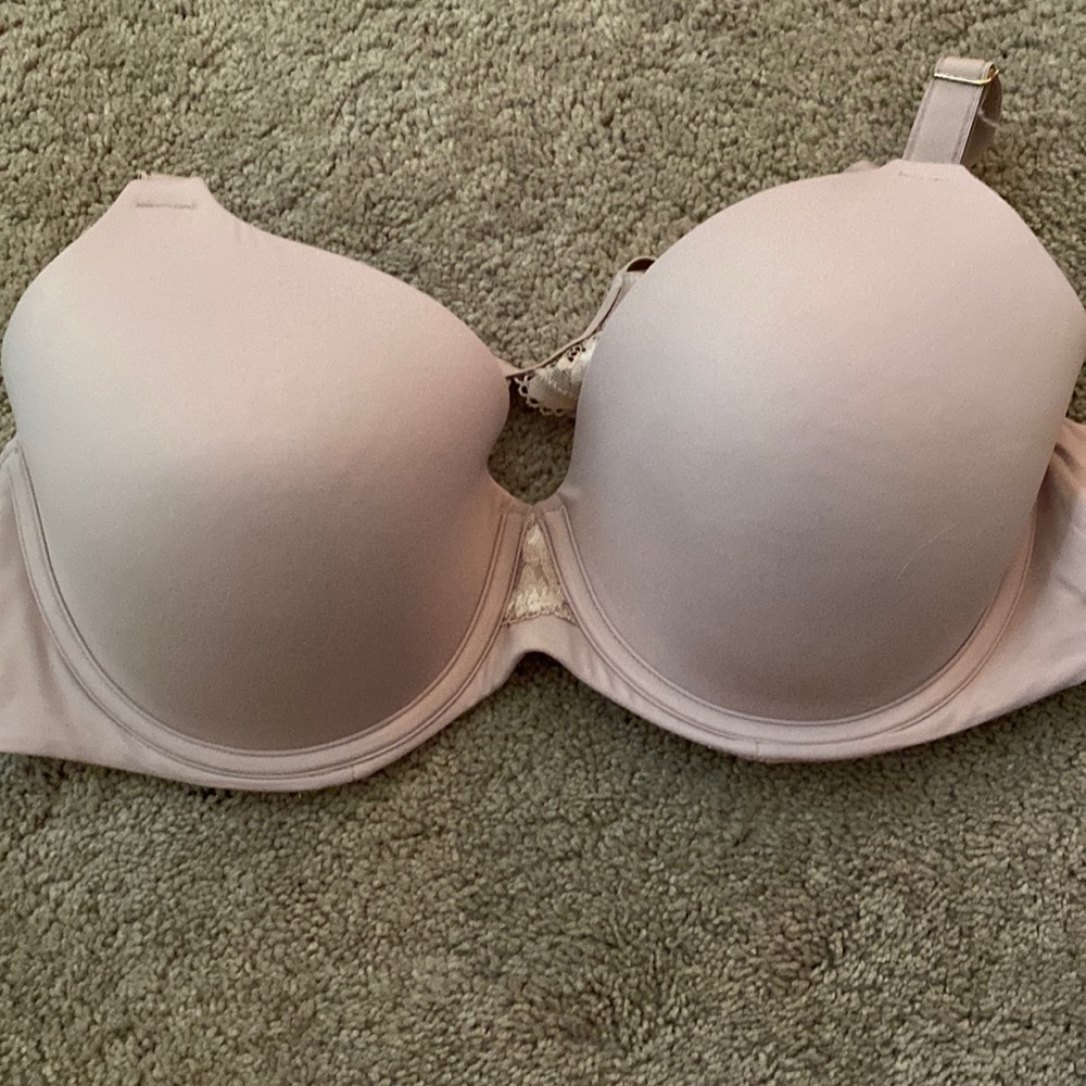 Soma embraceable racer back bra. A light pink tone. Barely worn